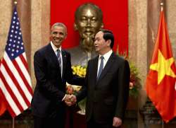 Barack Obama lifts arms export embargo on Vietnam