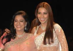 Bipasha Basu with her mother 