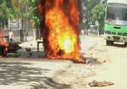 Mob attacks Jitan Ram Manjhi's cavalcade in Gaya