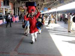 984 graduates, 5 M.Phil holders among applicants for porters’ job in Maharashtra