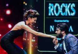 IIFA awards Fawad Khan goes down on his knees for Deepika Padukone