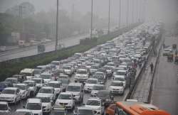 Political slugfest begins as waterlogged Gurgaon leaves thousands stranded