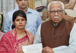 Daya Shankar Singh's wife Swati Singh with Governor Ram Naik