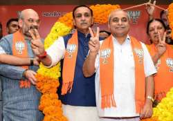 Gujarat CM-designate Vijay Rupani stakes claim to form govt