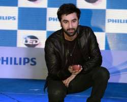 Not Shruti Hassan but Ranbir Kapoor got on the knees for this lady (see pics)