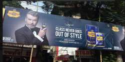 Pierce Brosnan in Pan Bahar ad 