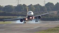 Airbus A321 struggling to land 