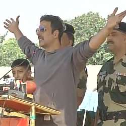 Akshay Kumar pays tribute to BSF martyrs in Jammu