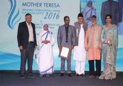 Sonam Kapoor receiving the award