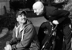 Akshay Kumar thanks Anupam Kher for ‘baby sitting’ him