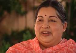 Jayalalithaa singing 'Aajaa Sanam'