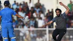 Fan breaches security to touch MSD’s feet in his last game as India captain