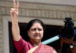 Sasikala flashes victory sign after attending AIADMK MLAs' meeting in Chennai