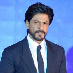  Shah Rukh Khan remembers his growing up days with an emotional note 