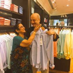 Anupam Kher did this amazing thing for his mother! Have a look