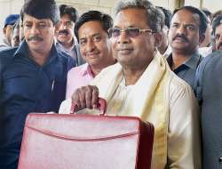 Siddaramaiah offers sops to students, farmers in Karnataka budget