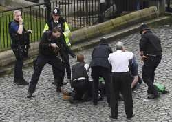 Police officer, attacker among 4 killed in terrorist incident outside UK Parl