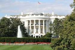 White House on lockdown after suspicious package found