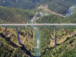 Woman falls off tallest California bridge while taking selfie