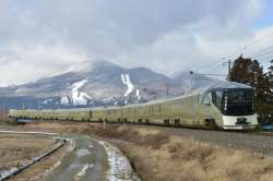 Luxury Japanese train Shiki-Shima