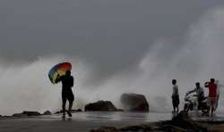 Cyclone Mora hits Bangladesh coast