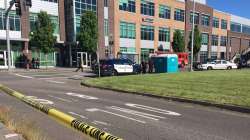 Man hurling slurs at Muslim women kills 2 in Portland, US