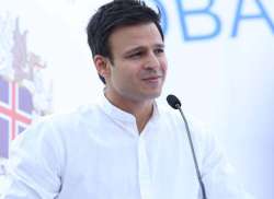 vivek oberoi donates flats to sukma martyrs