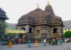 Now offer flowers to Lord Shiva at Trimbakeshwar temple!