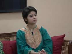 Dangal girl Zaira Wasim escapes unhurt after car falls into Dal lake