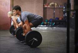  How heavy weight lifting boosts muscle strength