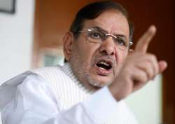 Sharad Yadav may break away from JD(U) to form new party, hints close aide