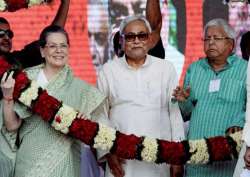 File pic - Sonia steps in to save ‘Mahagathbandhan’; speaks to Nitish, Lalu