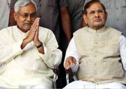 Split JD(U) if you have majority support, Nitish Kumar challenges Sharad Yadav