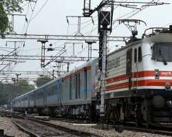 Boulder falls on Hubli Express train near Lonavla