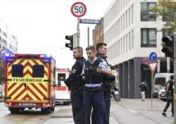 Man with knife attacks 4 people in Munich; arrest made 