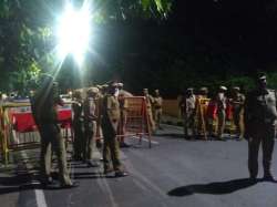 I-T sleuths raid Jayalalithaa’s Poes Garden residence, search rooms used by Sasikala