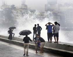 Cyclone Ockhi: Mumbai heaves sigh of relief as storm leaves megapolis undamaged 