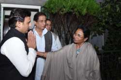 Samajwadi Party chief Akhilesh Yadabv meets West Bengal Chief Minister Mamata Banerjee at her residence.