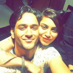 Hina Khan Vikas Gupta Priyank Sharma Arshi Khan celebrate Bigg Boss 11 reunion