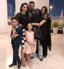 Sanjay Dutt celebrates 10th marriage anniversary with wife Manyata