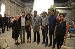 Amitabh Bachchan poses with Twitter officials