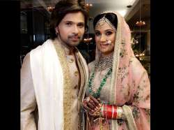 himesh reshamiya wife sonia kapoor