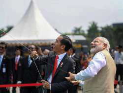 PM Narendra Modi with the newly elected Malaysian PM Mahatir Mohammad at Kuala Lumpur.