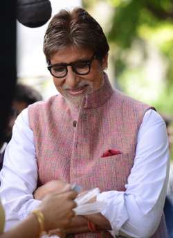 Amitabh Bachchan urges fans to fight against child malnutrition