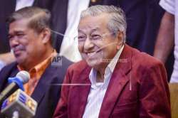 Mahathir Mohamad, center, celebrates at a hotel in Kuala Lumpur, Malaysia on Wednesday, May 9, 2018. 