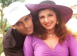 Judwaa actress Rambha is pregnant and flaunting her baby bump