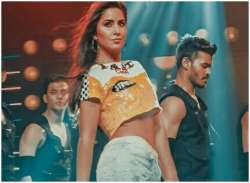 Katrina Kaif flaunts perfect abs at IPL 2018 closing ceremony, see pics and videos