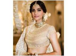 Sonam Kapoor's mehendi-sangeet look