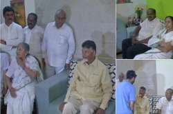 Inside visuals from Delhi CM Arvind Kejriwal's residence where Andhra Pradesh CM Chandrababu Naidu, West Bengal CM Mamata Banerjee, Kerala CM Pinarayi Vijayan & Karanataka CM HD Kumaraswamy have arrived.