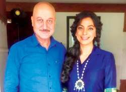 Anupam kher pulls Juhi Chawla's leg on social media.